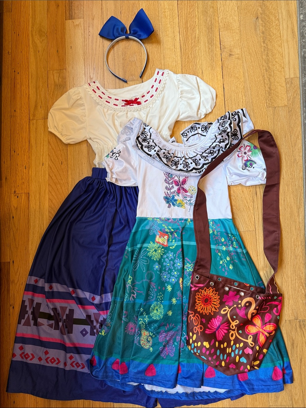 Maribel and Luisa costumes